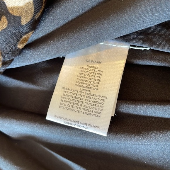 Molly Bracken M black/cream and tan lined pleated midi skirt with matching belt - Picture 8 of 10